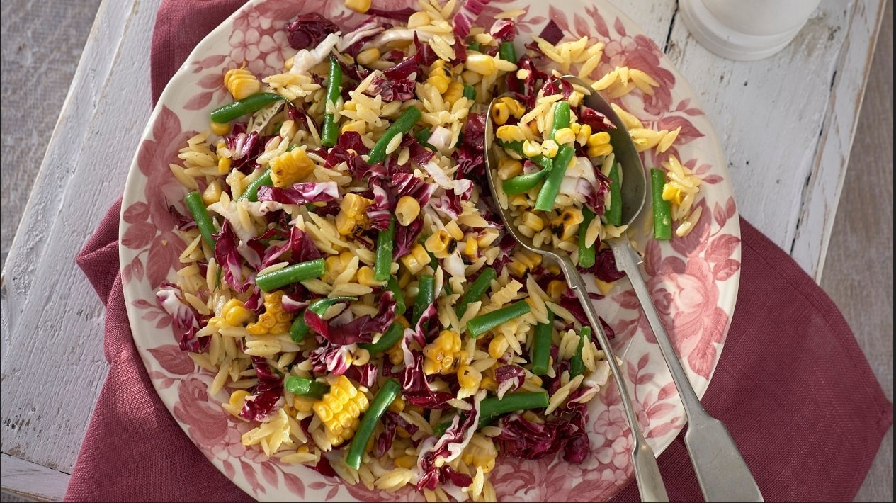 Pasta orzo, achicoria, maíz asado, ensalada de judías verdes con mostaza – - Receta - UFS