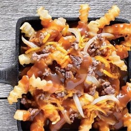 Patatas fritas con Carne de ternera y cebolla dulce Patatas fritas con Carne de ternera y cebolla dulce