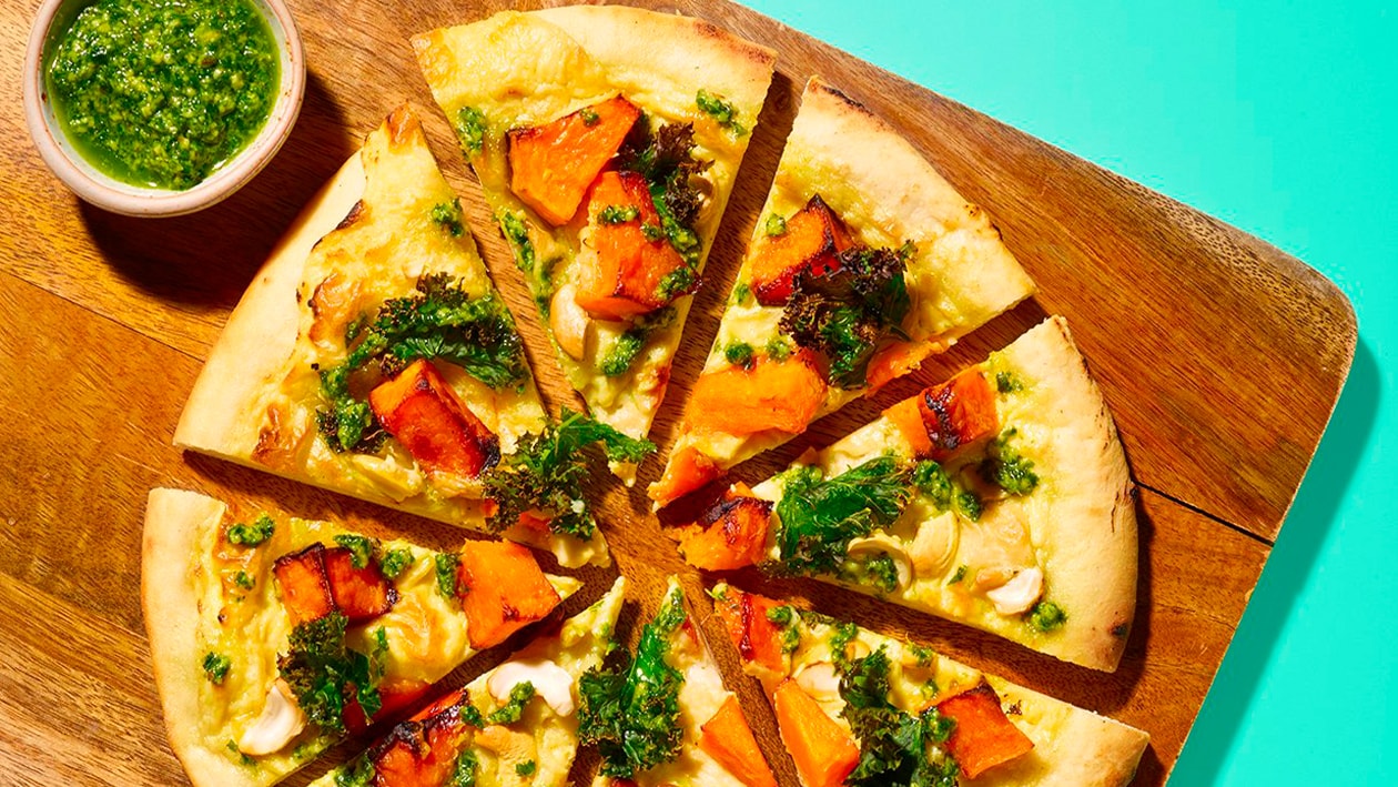 Pizza Blanca con Calabaza Asada, Pesto de Col Rizada y Anacardos – - Receta - UFS