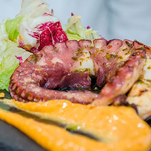 Pulpo con cítircos y all i oli Pulpo con cítircos y all i oli