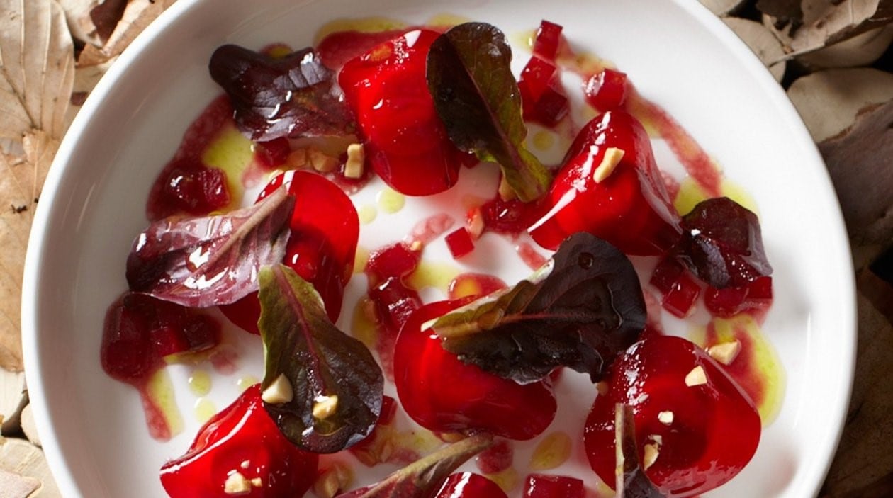 Raviolis de remolacha con queso de cabra y vinagreta de cebolla roja – - Receta - UFS