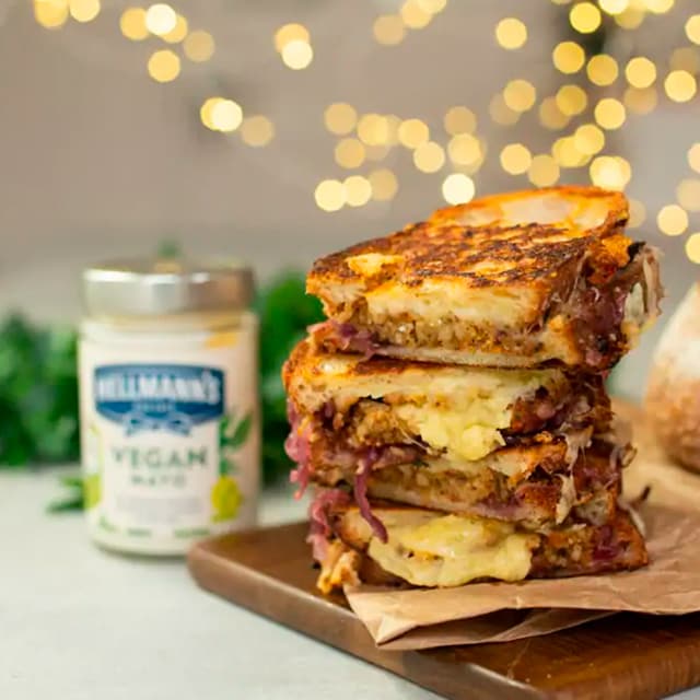 Sándwich de frutos secos tostados con Hellmann's vegana Sándwich de frutos secos tostados con Hellmann's vegana