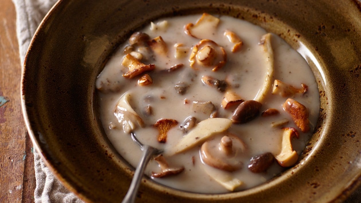 Sopa de setas Perigueux con tapanade de trufa – - Receta - UFS