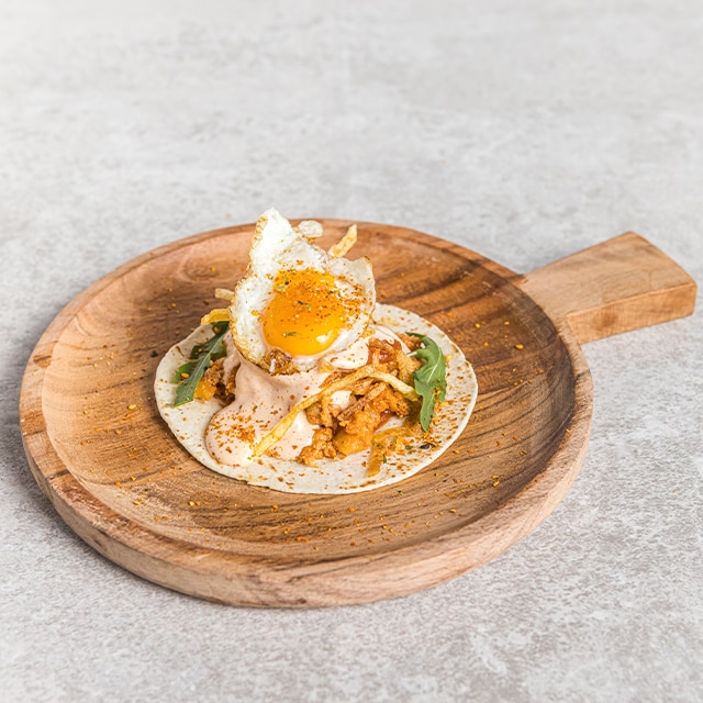 Taco Cojonudo con picadillo y mayonesa de pimentón ahumado