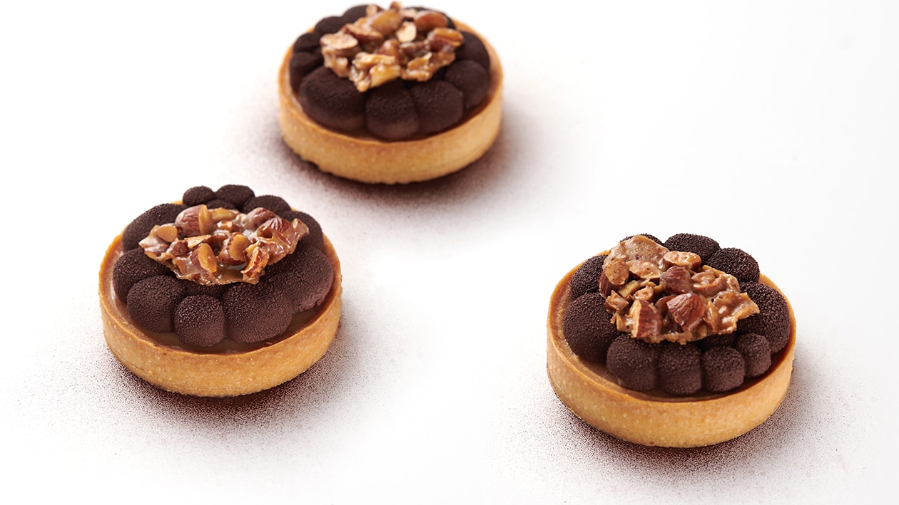 Tartaleta de praliné, mousse de chocolate y croccante de almendras Tartaleta de praliné, mousse de chocolate y croccante de almendras