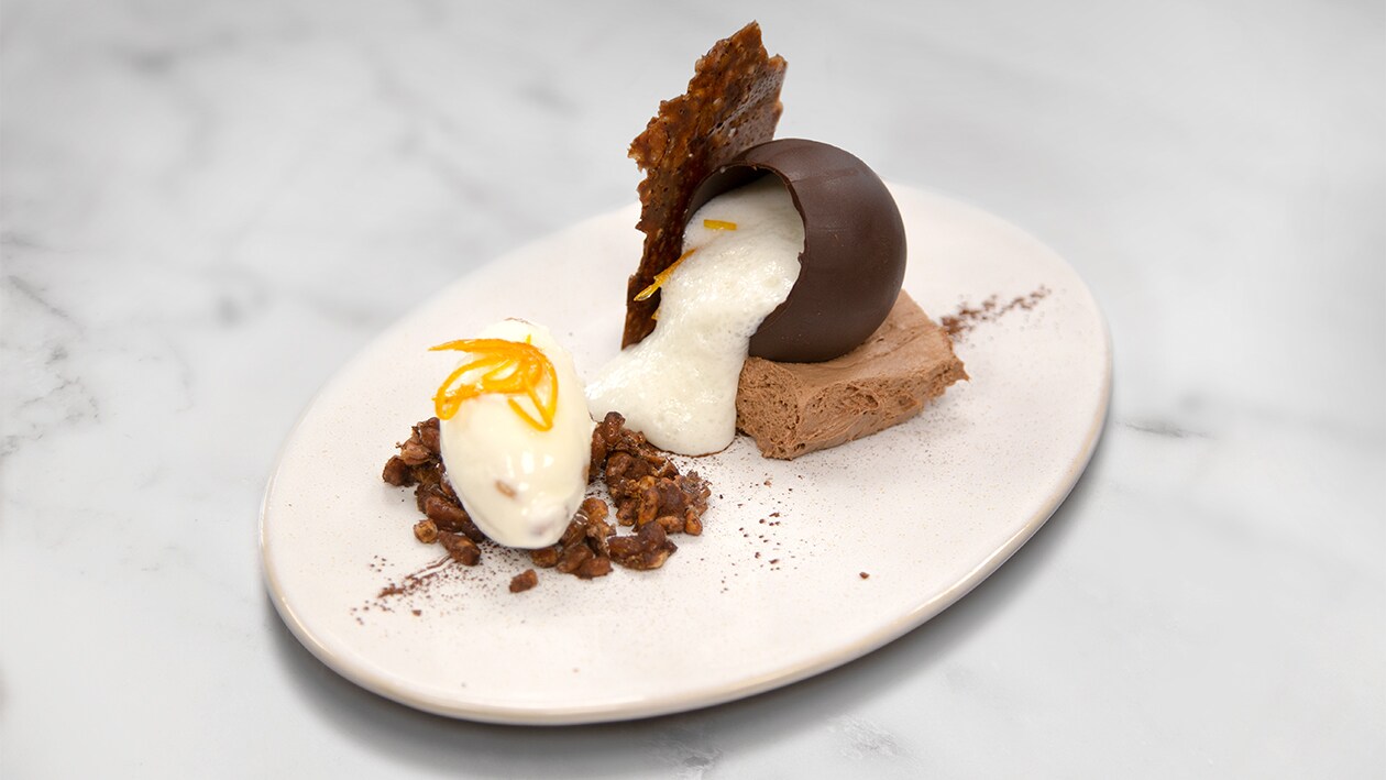 Texturas de chocolate a la naranja con helado de nata y piñones – - Receta - UFS Texturas de chocolate a la naranja con helado de nata y piñones – - Receta - UFS