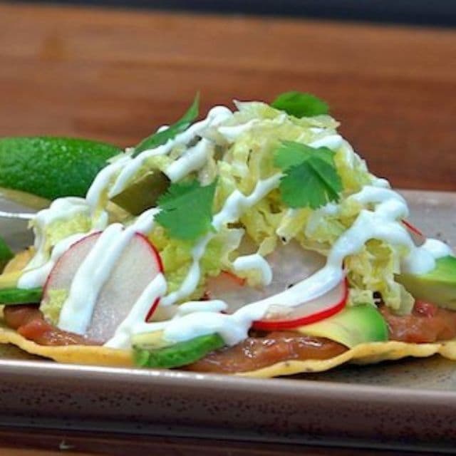 Tostada de frijoles rojos con Chipotle Tostada de frijoles rojos con Chipotle