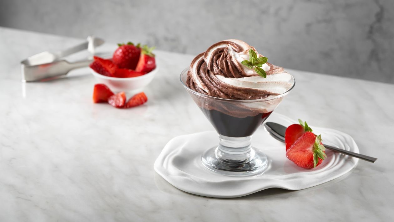 Vasitos de mousse, fresa y Nocilla – - Receta - UFS