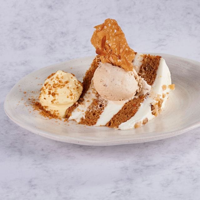 Carrot cake con helado y spéculoos Carrot cake con helado y spéculoos