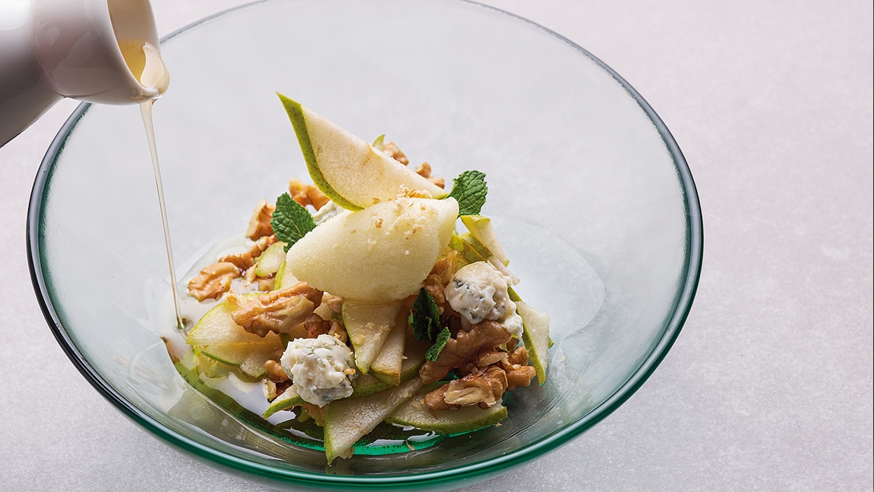 Ensalada de pera, nueces y queso gorgonzola, con helado de manzana verde y fondo de sidra – - Receta - UFS Ensalada de pera, nueces y queso gorgonzola, con helado de manzana verde y fondo de sidra – - Receta - UFS