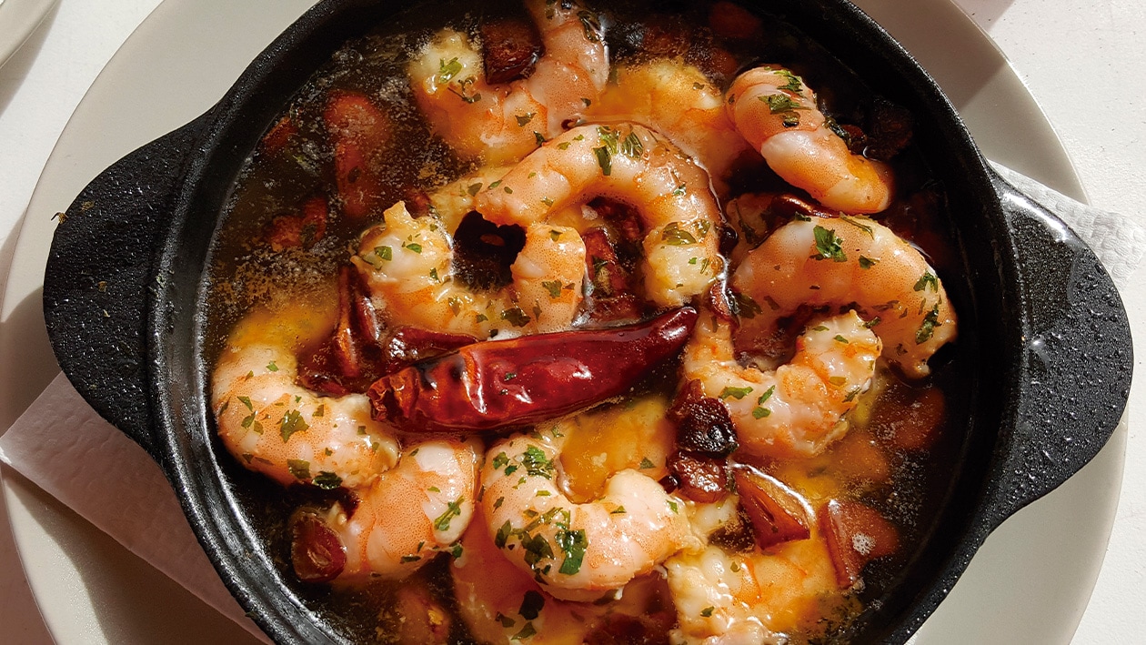 Las gambas al ajillo son de las tapas españolas más sabrosas.