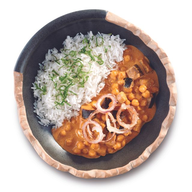 Garbanzos al curry con crujiente de cebolla Garbanzos al curry con crujiente de cebolla