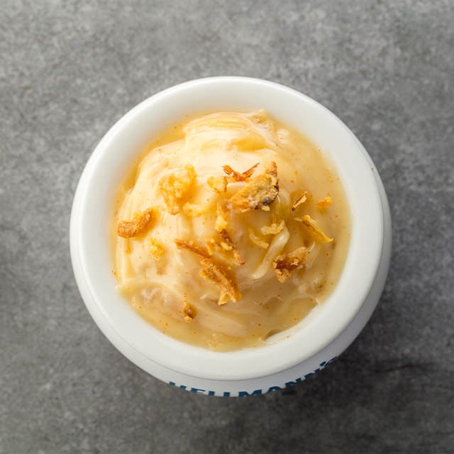 Mayonesa con cebolla caramelizada picada Mayonesa con cebolla caramelizada picada