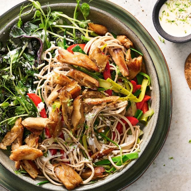 Noodles con kale, verduras y NoPollo Noodles con kale, verduras y NoPollo