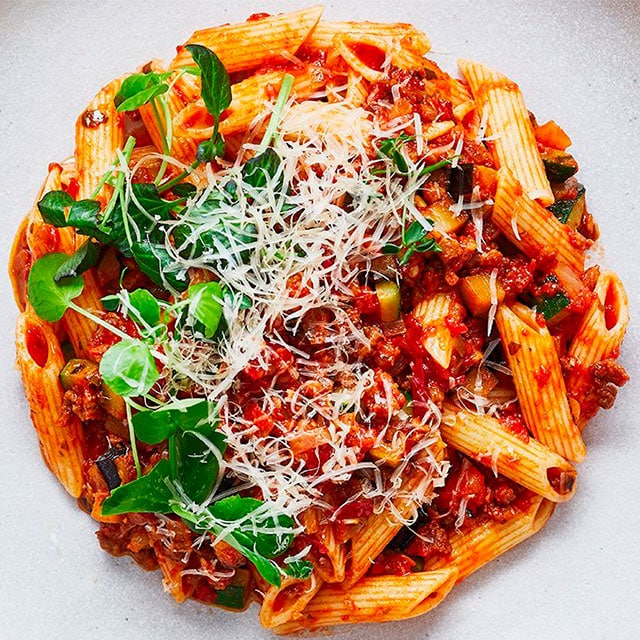 Penne arrabbiata vegetariana con guindillas picantes Penne arrabbiata vegetariana con guindillas picantes