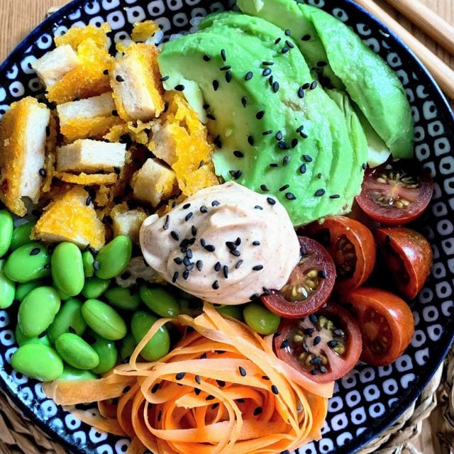 Poke Bowl con Nuggets NoPollo vegano Poke Bowl con Nuggets NoPollo vegano