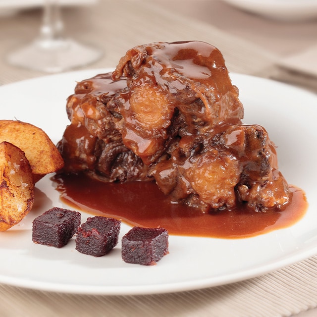 Rabo de toro guisado en su jugo Rabo de toro guisado en su jugo