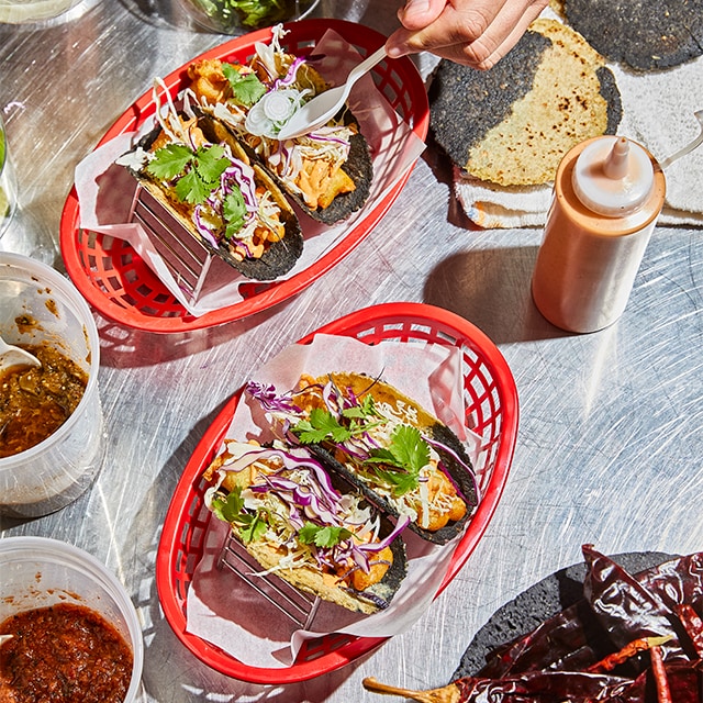 Taco Cojonudo con picadillo y mayonesa de pimentón ahumado