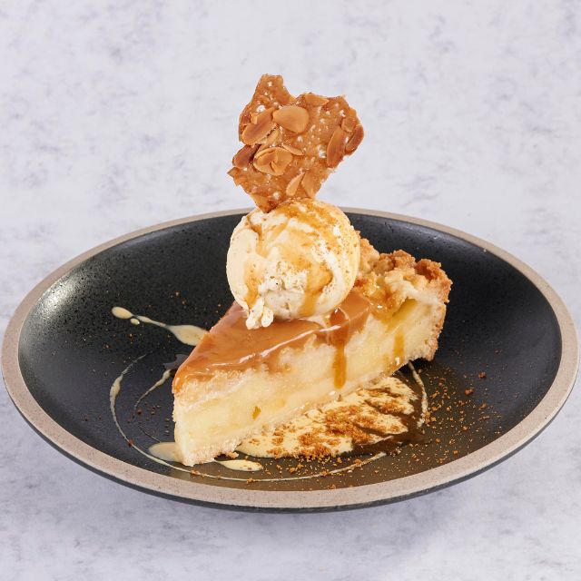 Tarta de manzana templada con helado de vainilla Tarta de manzana templada con helado de vainilla