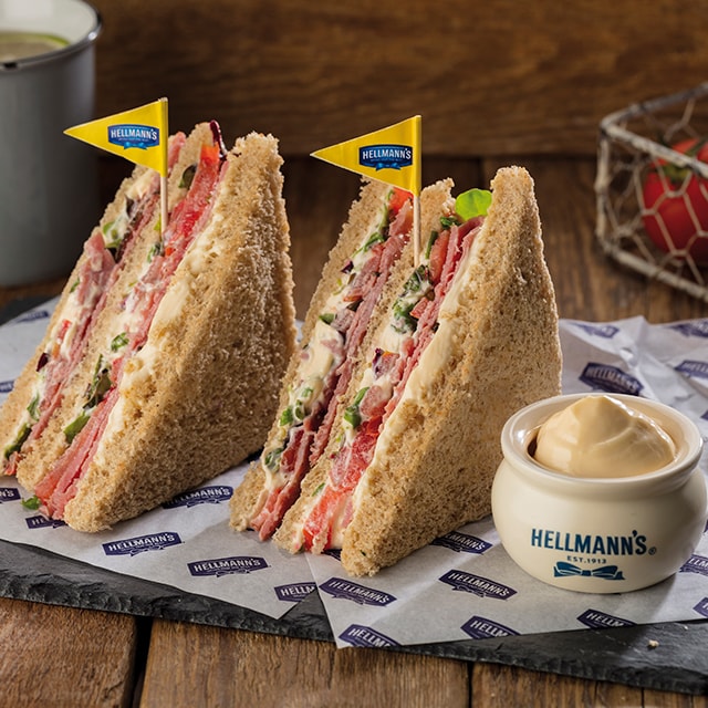 Hellmann’s Suave y Ligera cubo 5L - Hellmann’s Suave y Ligera, perfecta para un untado fácil y mezclas más equilibradas.