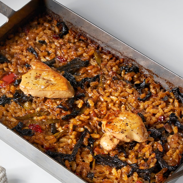 Arroz a la llauna de trompetas de la muerte y foie Arroz a la llauna de trompetas de la muerte y foie
