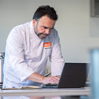 Reúne los datos clave de cada plato