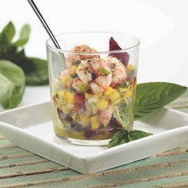 Cocktail fresco de gambas, hortalizas y frutos al basílico Cocktail fresco de gambas, hortalizas y frutos al basílico