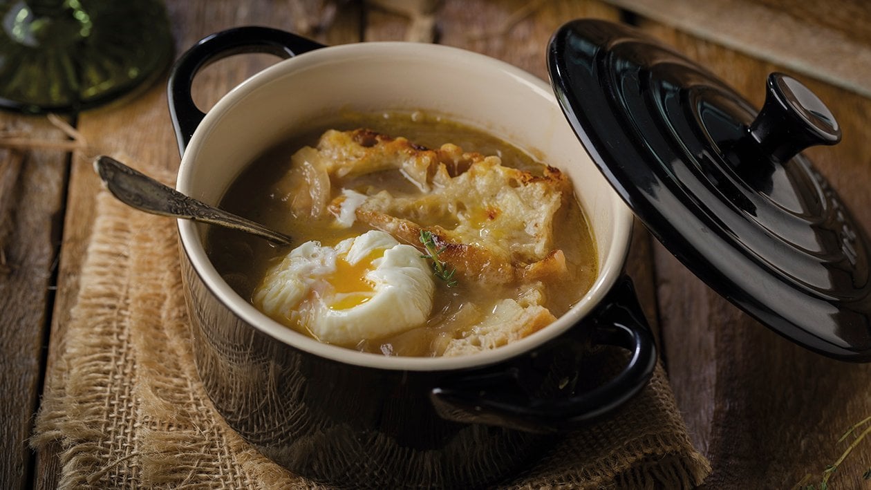 Sopa de cebolla tradicional con huevo poche de corral – - Receta - UFS